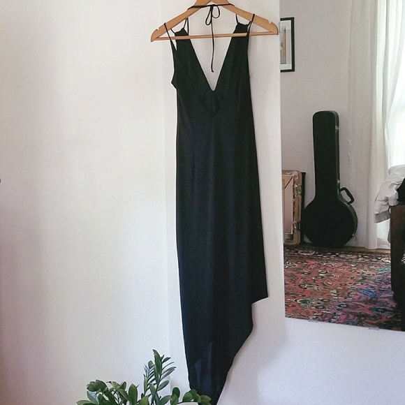 Asymmetric Deep V Gown - Picture 3 of 8